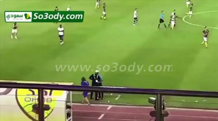 خناقة بين مدرب النصر والحكم الرابع في مواجهة أحد