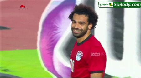 محمد صلاح يهدر ركلتين جزاء في الشوط الاول في مباراة مصر و النيجر