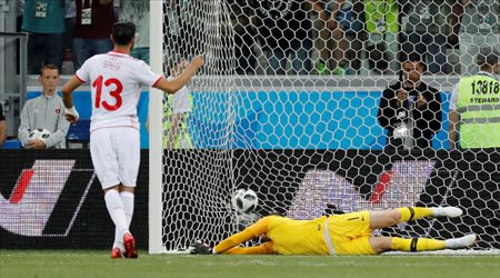 فرجاني ساسي يسجل الهدف الأول لمنتخب تونس من ضربة جزاء