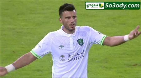 عمر السومة يحتج على مدربه عقب تبديله أمام الهلال