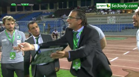 بيتزي يصرخ في نجوم الأخضر: ألعبوا بشراسة