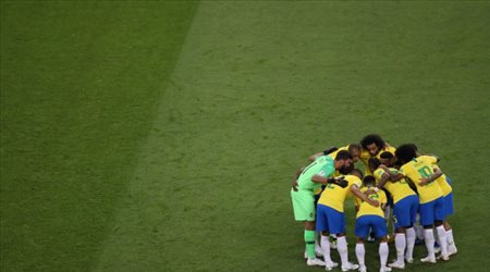 لاعبو البرازيل قبل بداية المباراة