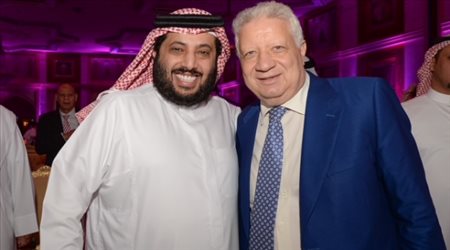 مرتضى منصور وتركي آل الشيخ خلال حفل قرعة كأس العرب للأندية الأبطال