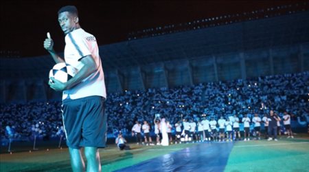 محمد كنو خلال حفل تقديم لاعبي الهلال أمام الجماهير
