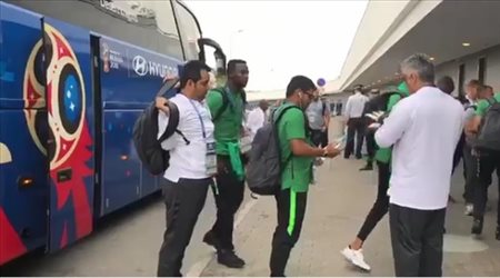 بعثة منتخبنا الوطني تصل مطار بولكوفو استعدادًا للمغادرة إلى مطار بلاتوف الدولي