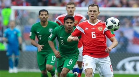 يحيى الشهري وتيسير الجاسم وتشيرشيف في مباراة روسيا والسعودية بكأس العالم