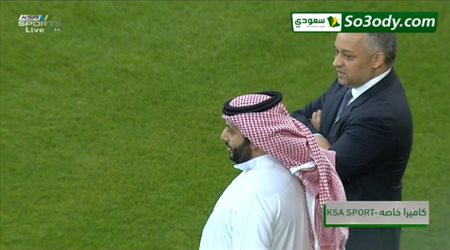 تركي آل الشيخ يحفز لاعبي الأخضر قبل لقاء إيطاليا الودي بدقائق