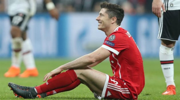 تقارير: ليفاندوفسكي "مصر" على الرحيل عن بايرن ميونخ