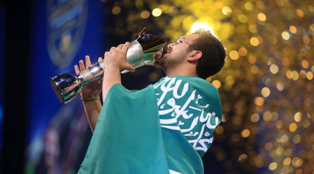 حفل جلوب سوكر| إنجاز عالمي للسعودية.. الدوسري أفضل لاعب في العالم 2021