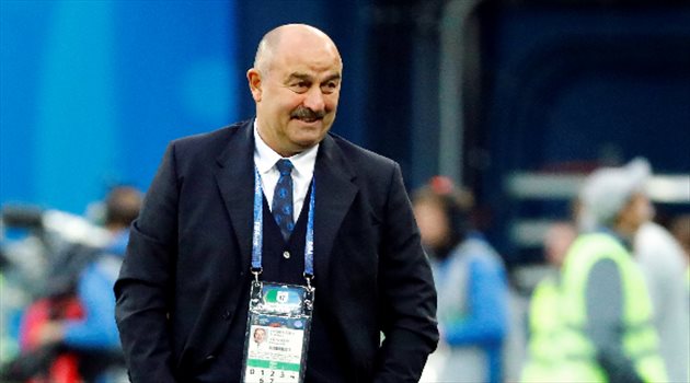 بعد إنجاز المونديال.. مدرب روسيا يثير الغموض حول مستقبله