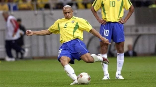 لم أتعرض لنوبة قلبية.. روبرتو كارلوس يخرج عن صمته ويكشف حقيقة وضعه الصحي