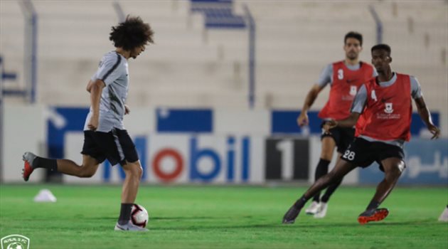 صور| مفاجأة.. عموري يظهر في تدريبات الهلال