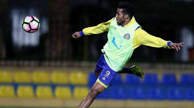 بعد اقتراب عودته إلى دوري المحترفين .. هزازي يفضل الأندية الجماهيرية