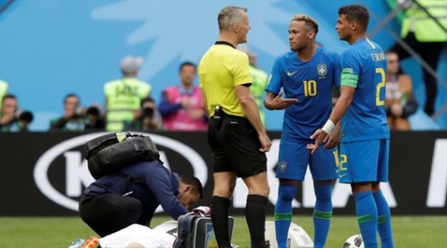 عيش المونديال| صحيفة: نيمار شتم تياجو سيلفا في مباراة كوستاريكا