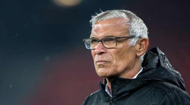 عيش المونديال| كوبر يودع لاعبي مصر بالدموع في مطار القاهرة