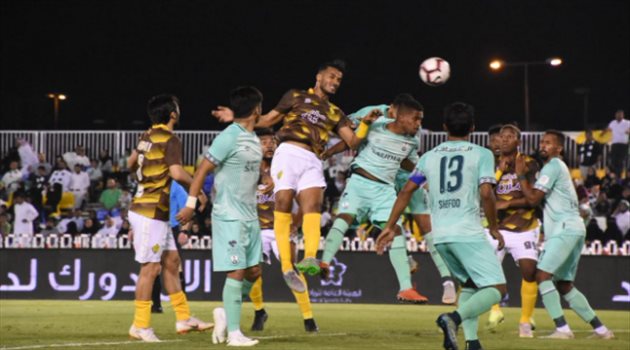 دوري المحترفين| النفيعي يصرف مكافأة للاعبي الأهلي بعد الفوز على أحد