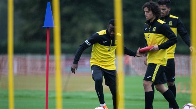 السوبر السعودي| بمشاركة رومارينيو.. الاتحاد يخوض مرانه الأول في لندن