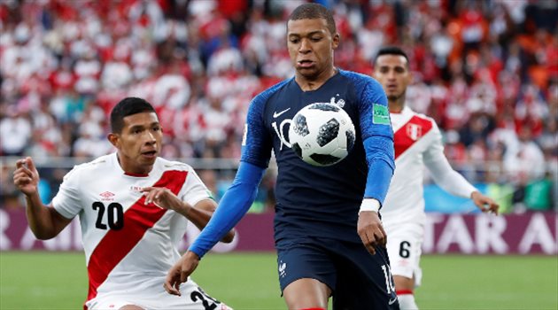 عيش المونديال| الديوك الفرنسية تحلق إلى دور الـ16 وتطيح ببيرو من كأس العالم