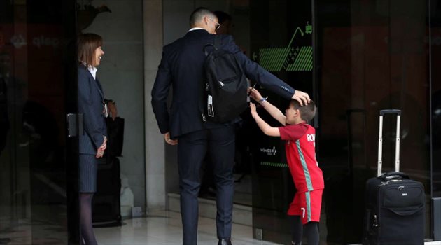 رونالدو يودع البرتغال بلقطة إنسانية رائعة