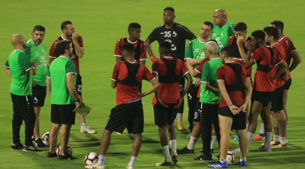الاتفاق يكرم مبولحي.. والفريق يستأنف تدريباته استعدادا للفيحاء