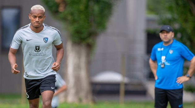 كاريلو ينسجم سريعا .. وصلة مزاح بين البيروفي ونجوم الهلال