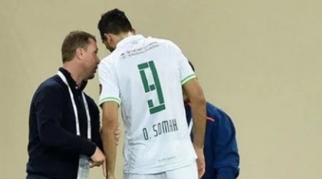 اشتهر بأزماته مع السومة.. والد لوشيسكو يرشح مدرب الأهلي السابق لمنصب "نجله" !