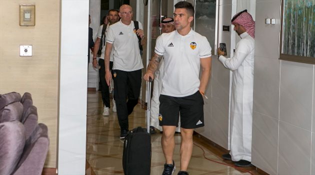 فالنسيا يصل إلى الرياض.. ويؤكد: لبينا دعوة تركي آل الشيخ فورا