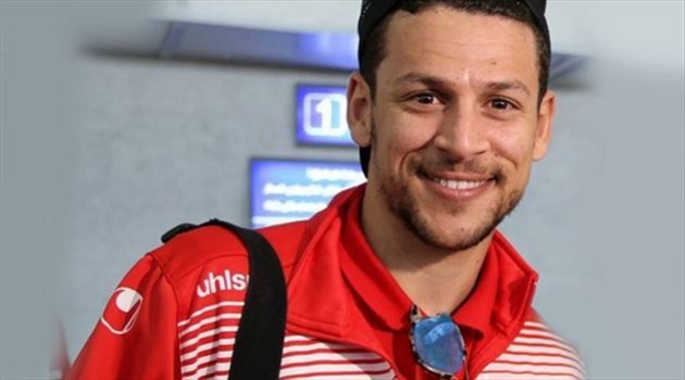 صور| رغم إصابته.. المساكني يؤازر لاعبي تونس قبل مواجهة إنجلترا