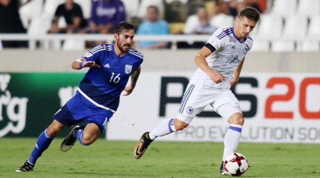 نجم ستاندرلييج "يصدم" الأهلي