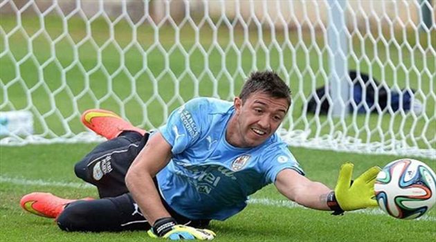 منافس السعودية| حارس أوروجواي يتمنى مشاركة محمد صلاح في مواجهة مصر