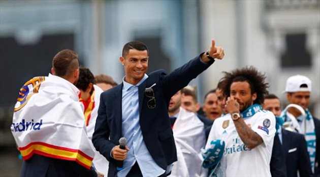 رونالدو يطمئن جماهير ريال مدريد على مستقبله مع الفريق