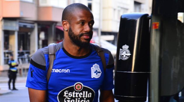 الأهلي يدخل بقوة في صفقة مدافع ديبورتيفو لاكورونا