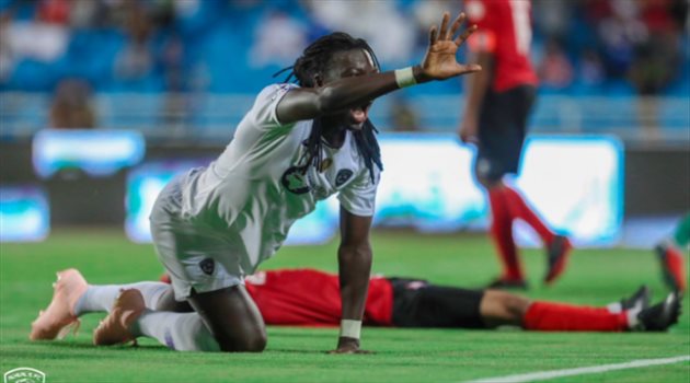 كواليس سعودي| "الآشعة والحجامة" لعلاج هداف الهلال