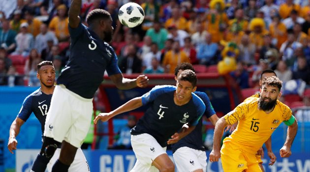 عيش المونديال| أومتيتي يسخر من نفسه بعد لمس الكرة باليد في مباراة فرنسا وأستراليا