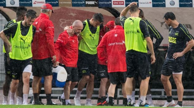 تشاكا يتعرض للإصابة.. ويثير قلق سويسرا قبل كأس العالم