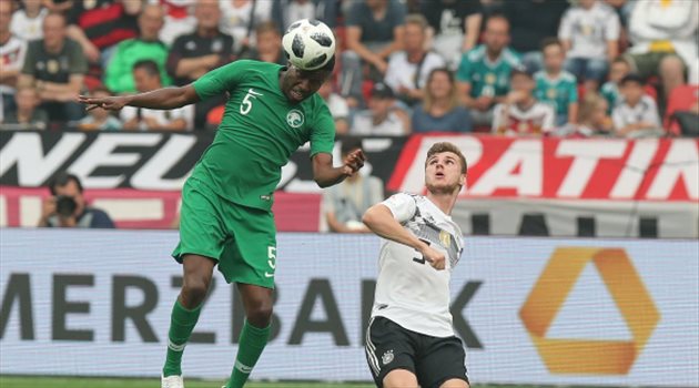 إعلامي ينتقد اعتزال هوساوي لهذا السبب