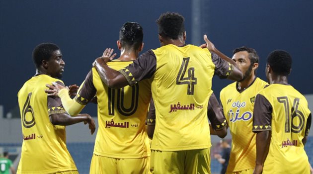 دوري المحترفين| رئيس أحد يفتح النار على لاعبيه.. ويتوعدهم بـ"عقوبات خرافية"
