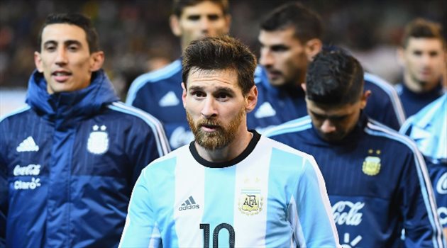  رئيس الاتحاد الفلسطيني يهدد بـ"حرق" صور ميسي