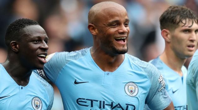 الاعتزال لن يمنع كومباني من الاستمرار مع مانشستر سيتي