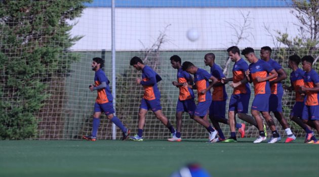 صور| الفيحاء يكشف عن "قمصان" الفريق للموسم الرياضي الجديد