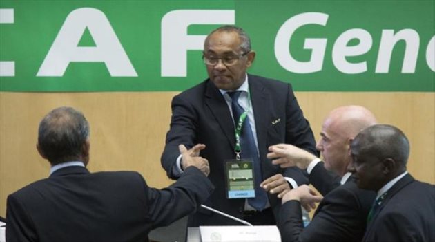 فضيحة تهز الكرة الإفريقية.. رشوة 100 مسئول وحكم !