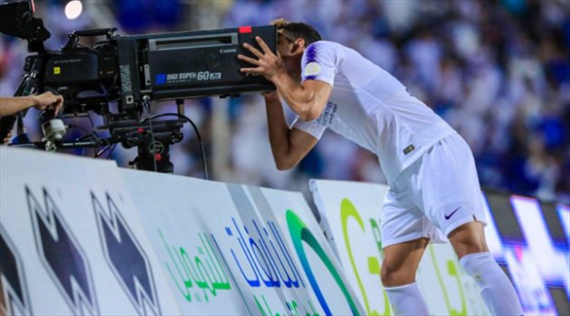 كارلوس إدواردو لـ"مدربه": جاهز لأي مركز