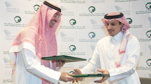 نواف التمياط من أجل المونديال.. اتحاد الكرة يوقع "شراكة إعلامية" مع مركز التواصل الحكومي