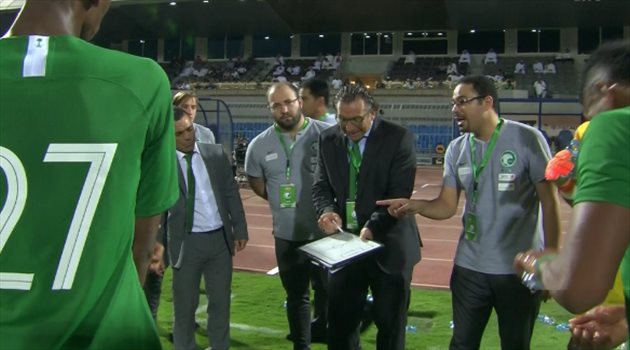 فيديو| رغم التقدم بهدفين أمام بوليفيا.. بيتزي يصرخ في نجومه: ألعبوا بشراسة