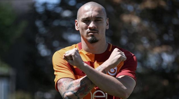 خلال ساعات .. الفيفا يحسم مصير ريفاس مع الهلال بسبب مايكون