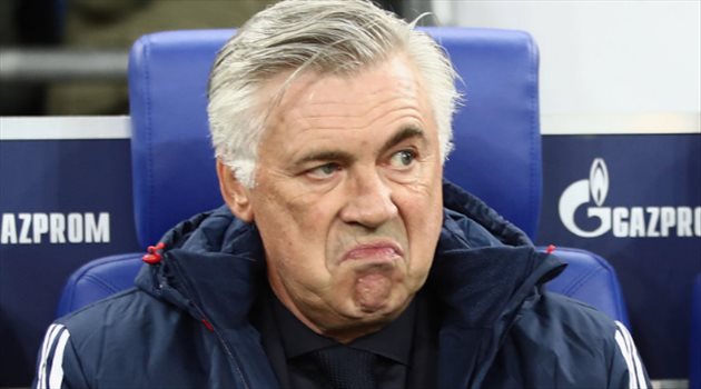 أنشيلوتي يسخر من غياب نجم ريال مدريد عن جائزة الأفضل