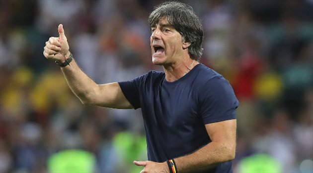 هل يعود يواكيم لوف لتدريب أوزيل؟.. اللغة الإسبانية تحدد طريقه