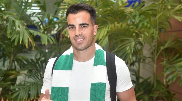 خواردو يصل جدة بعد التوقيع مع الأهلي قادما من إسبانيول