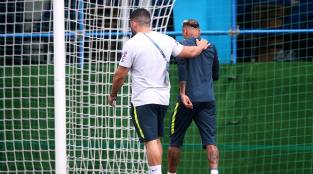 عيش المونديال| بالفيديو.. نيمار يغادر تدريبات البرازيل للإصابة للمرة الثانية