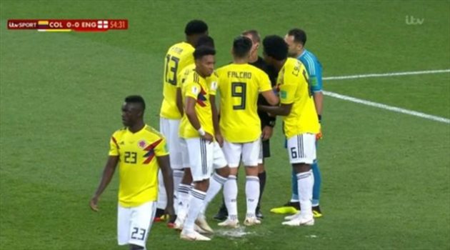 عيش المونديال| خدعة من لاعب كولومبيا للتأثير على ركلة جزاء كين